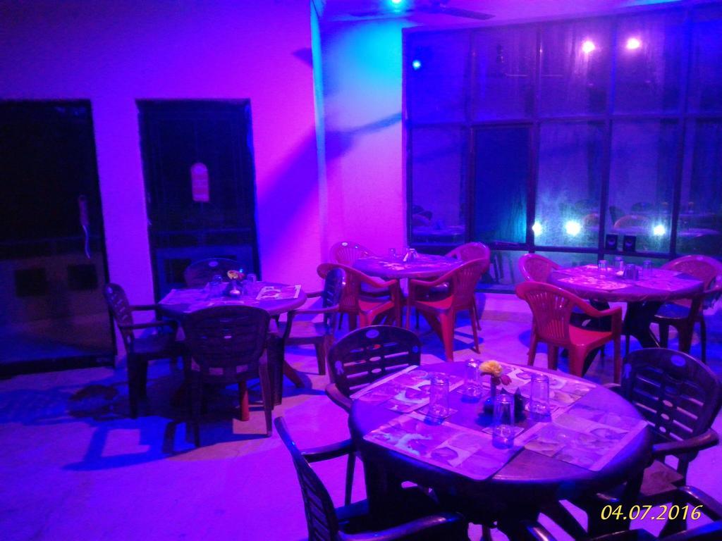 Hotel Golden Dust Puri Exterior foto