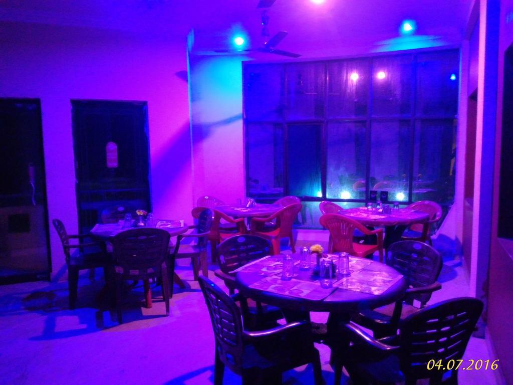 Hotel Golden Dust Puri Exterior foto